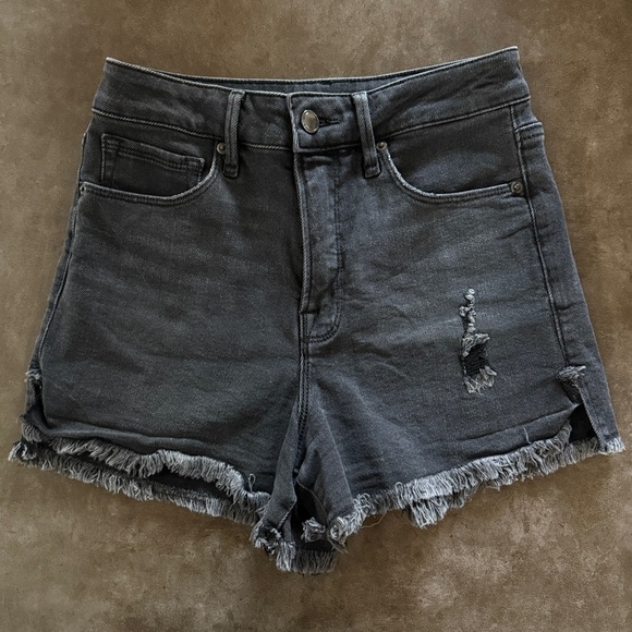 Good American Pants - Good American ~ Distressed Gray Denim Shorts (4/27)
